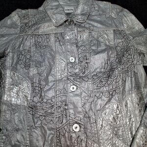 Chico’s Silver Metallic Cropped Jacket Y2K Floral Embossed Glam Womens Sz 1 M
